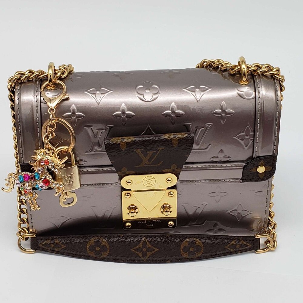 LV Gold Padlock Authentic 🔑 Luxury Bag Charm w/ Unbranded Horse Keychain - Picture 3 of 6
